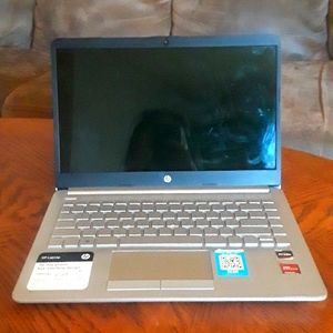 HP 14" Ryzen 3 4GB/128GB laptop-silver